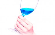 El vino azul, una bebida emergente frente a lo viejuno. ¿Moda o revolución?