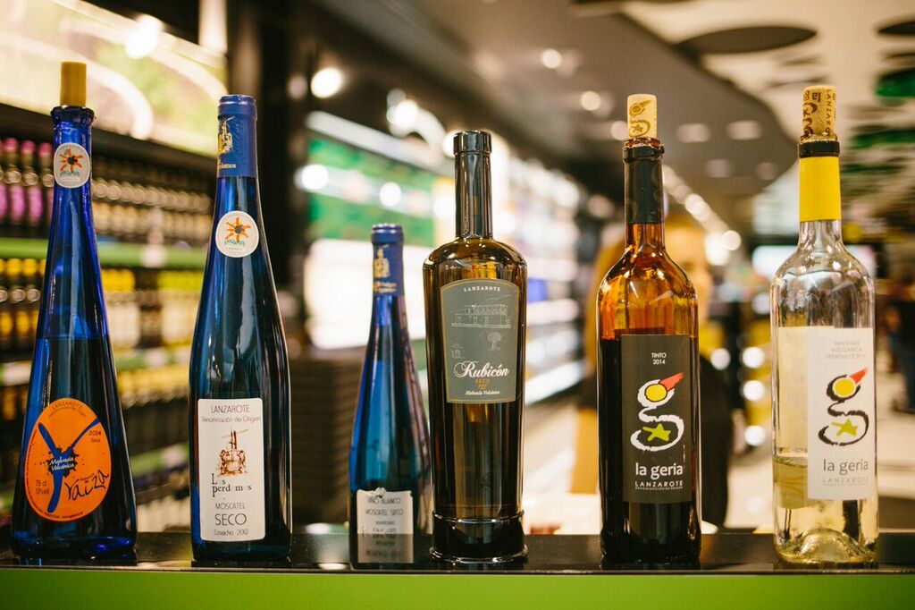 Culmina la campaña de promoción de vinos de Lanzarote en el aeropuerto con un incremento en las ventas del 62%
