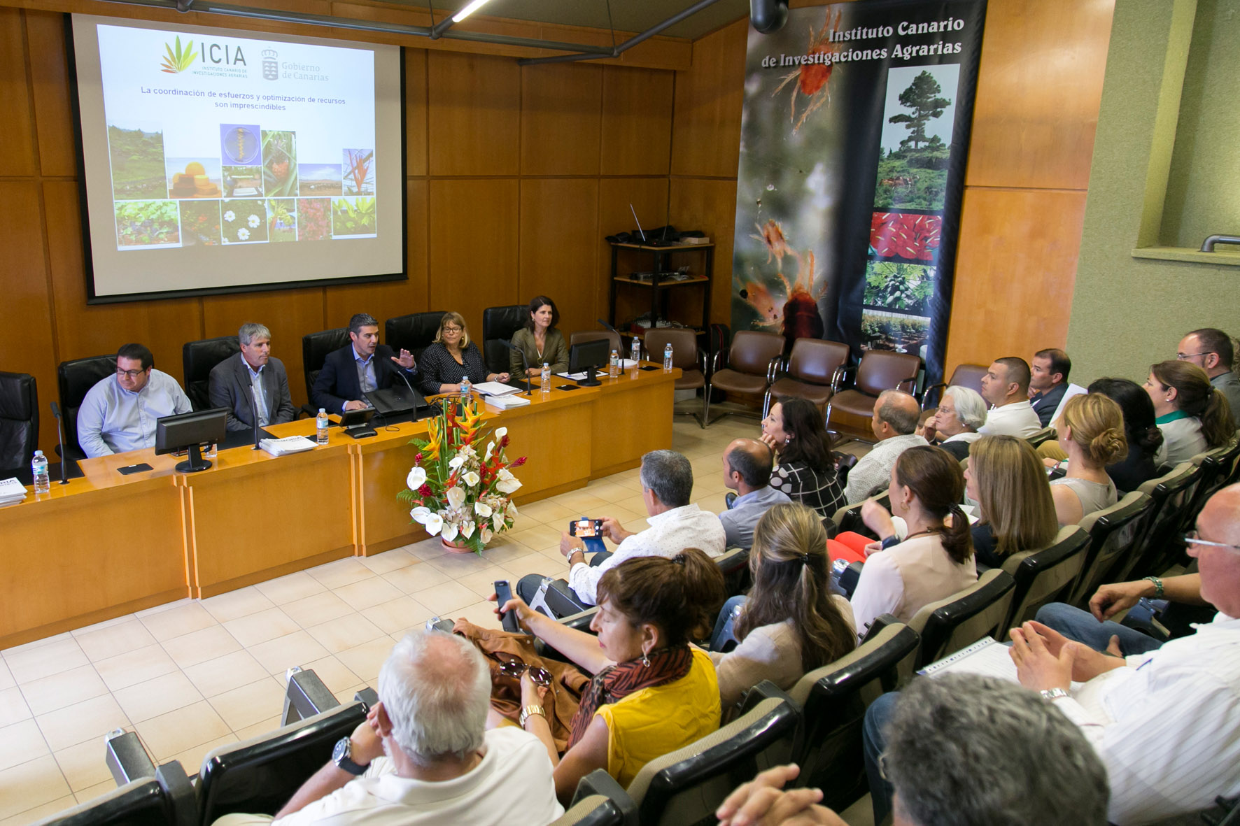 Miembros del Parlamento de Canarias visitan el ICIA