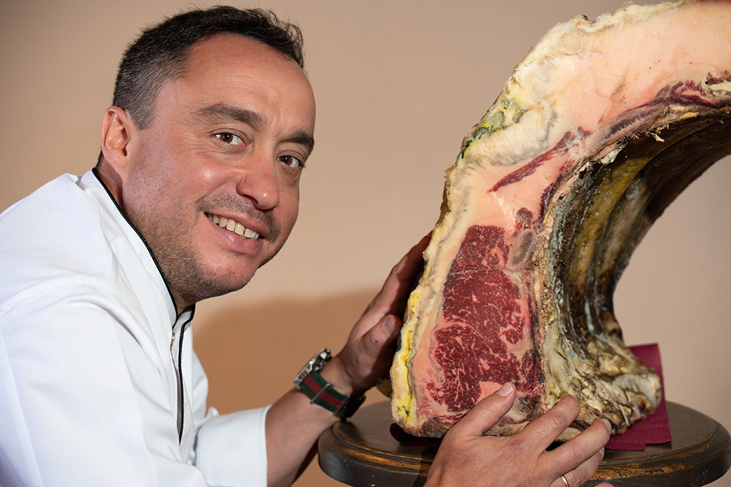 El reconocido asador El Esquinazo (La Laguna, Tenerife), referente de grandes carnes en Canarias, suma a su oferta un nuevo horno de leña marino para pescados, mariscos y arroces