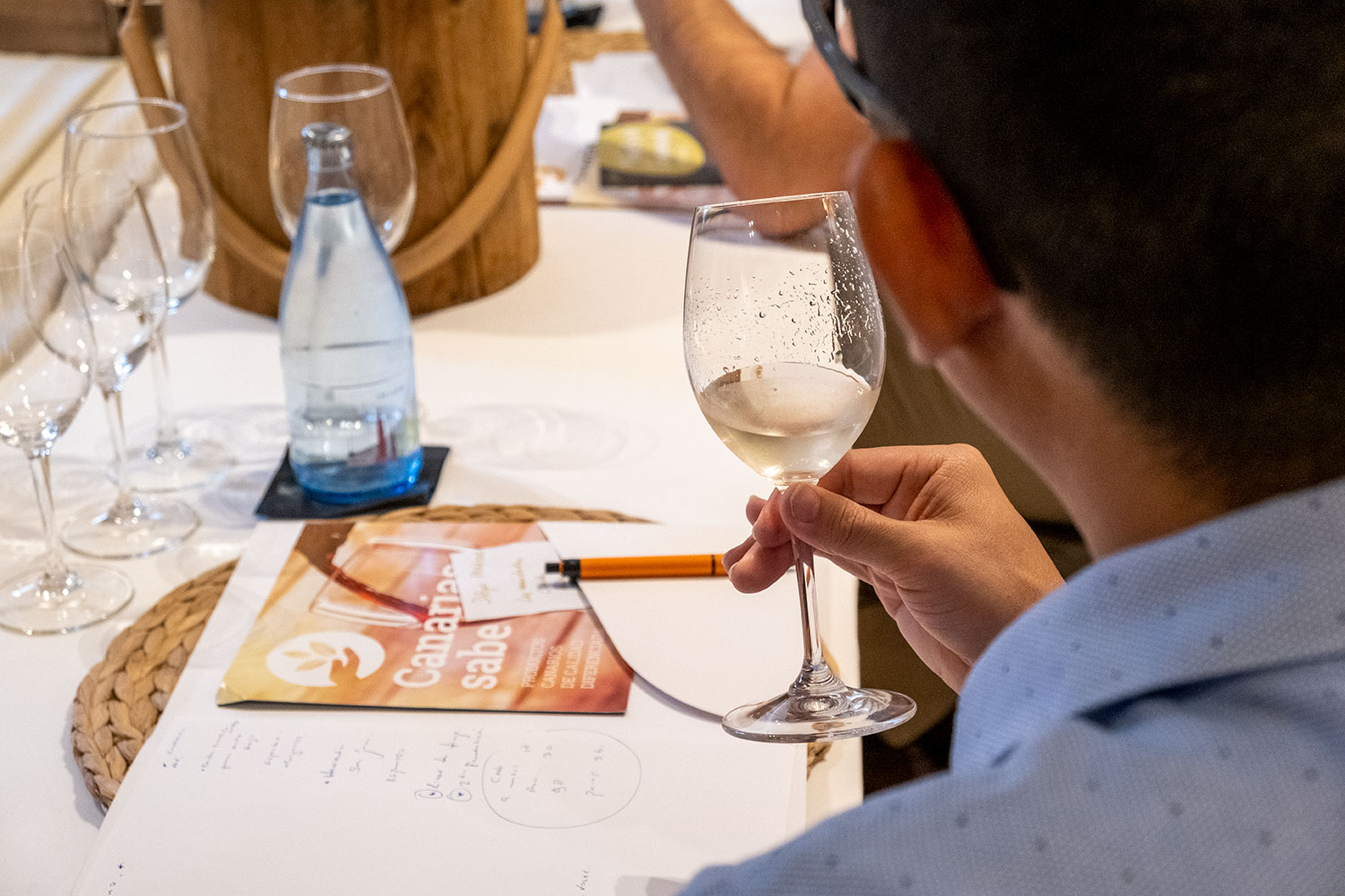 El Gobierno de Canarias pone en marcha un proyecto para introducir vinos volcánicos en los restaurantes de las islas